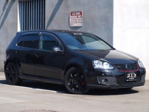 フォルクスワーゲン ゴルフ GTI フルブラックアウト カスタム