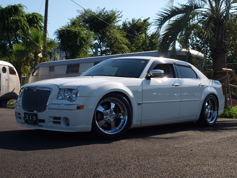 クライスラー 300C 3.5V6 ワークス20インチAW カスタム | 輸入車専門店 