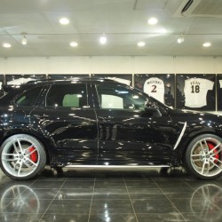 ポルシェ カイエン ターボ CARACTERE WIDEBODY COMPLETE VERSION CW1ミラーポリッシュシルバー22インチAW