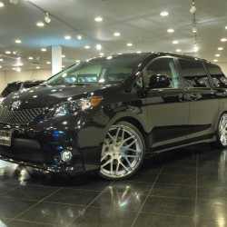 US TOYOTA シエナSE 22inchiAW ローダウン カスタム
