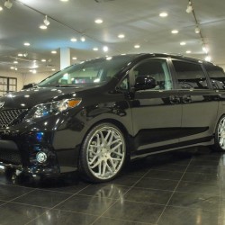 US TOYOTA シエナSE 22inchiAW ローダウン カスタム