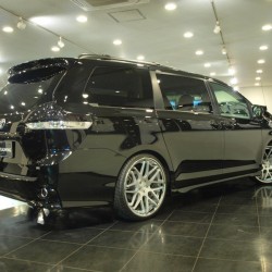 US TOYOTA シエナSE 22inchiAW ローダウン カスタム