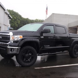 トヨタ タンドラ KMC FABTECH カスタム