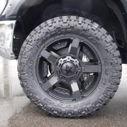 トヨタ タンドラ KMC FABTECH カスタム