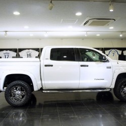 USトヨタ タンドラ FUEL DAYSTAR カスタム