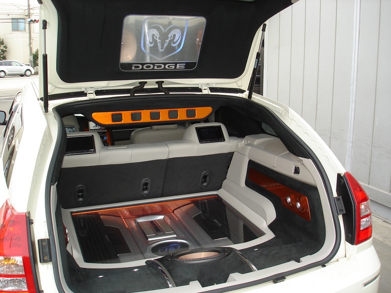 ダッジ マグナム MKW カスタムオーディオ | 輸入車専門店・アメ車 