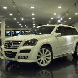 メルセデスベンツglが大人気です ただいま新車gl550 中古車gl450を一堂に展示中です Calwing キャルウイング