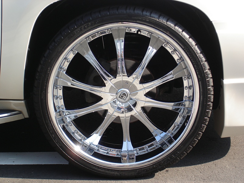 オリジナル 特価 07yエスカレード 24インチホイール 値下げしました タイヤ ホイールセット