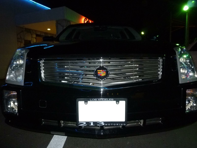 2006年 キャデラック SRX フロントグリル交換 | 輸入車専門店・アメ車