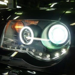 2005年 300C SRT8 プロジェクターヘッドライト交換&HID取付け 修理