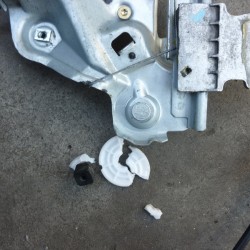 2001年 キャデラック セビル 運転席パワーウインドレギュレータ交換