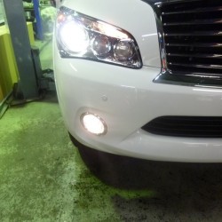 2011年 インフィニティ QX56 カスタム フォグHID取付