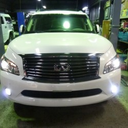 2011年 インフィニティ QX56 カスタム フォグHID取付