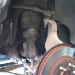 2003年 リンカーン ナビゲーター エアサスコンバージョンキット取付