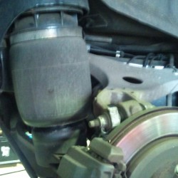 2003年 リンカーン ナビゲーター エアサスコンバージョンキット取付