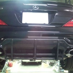2009年 メルセデスベンツ SL550 カーボンリアディフューザー取り付け