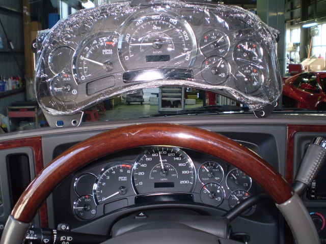 2005年 エスカレード、H2メーター交換 | 輸入車専門店・アメ車・欧州車 