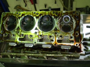 2005年 300C 5.7L HEMIエンジン故障の修理