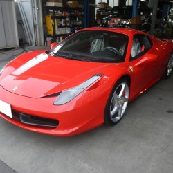 新車 フェラーリ 458スパイダー 指定店専用レーダー探知機の取付