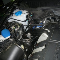 2011y ポルシェ カイエンターボ 冷却水リザーバータンク交換