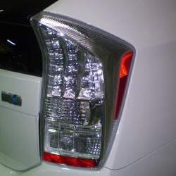 2009年トヨタ プリウス U.S ヘッドライト テールレンズ取り付け