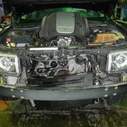 2006y 300C 5.7L HEMI ラジエーター交換作業