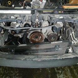 2006y 300C 5.7L HEMI ラジエーター交換作業
