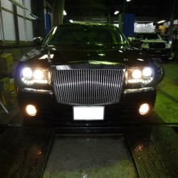 2005年 300C カスタム ヘッドライトハイビーム、フォグランプHID化