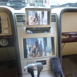 2006年 リンカーンナビゲーター ipodアダプター取付 iphone対応