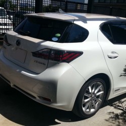 地元所沢市にお住まいのS様に 新車 LEXUS CT200h をご納車させて頂きました。