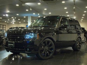いつも大変お世話になっておりますカリスマ美容師のK様にレンジローバー ヴォーグをご納車させて頂きました。