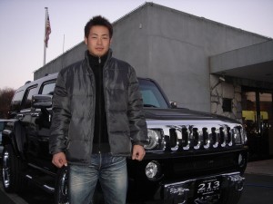 読売ジャイアンツ・亀井義行選手にハマー H3フルカスタムをご納車させて頂きました。