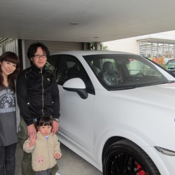 神奈川県海老名市のA社長に 新車 ポルシェ カイエンGTS をご納車させて頂きました。