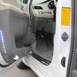 東京都中野区にお住まいのT様に新車 USトヨタ シエナ リミテッド をご納車させて頂きました。