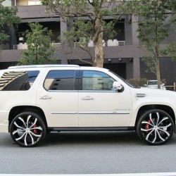 東京都江東区のM様に キャデラック エスカレードをご納車させて頂きました。