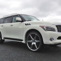 これで3台目のご納車となりました! 埼玉県川口市のI社長に インフィニティ QX56 をご納車させていただきました。