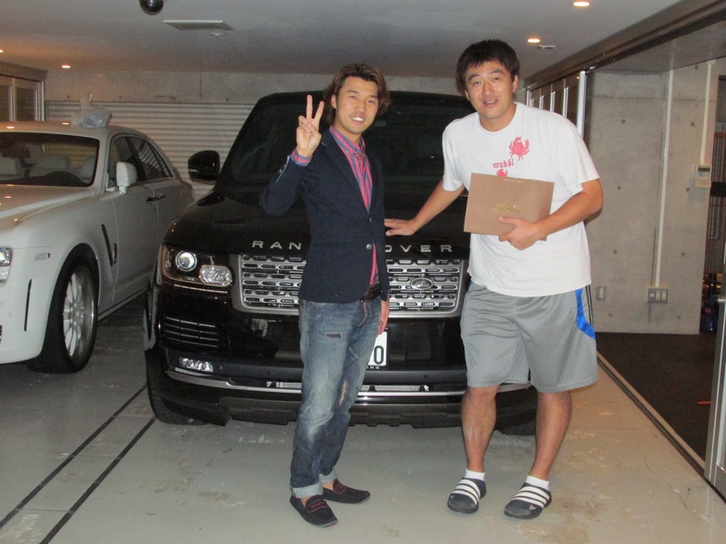 石井一久さんに 新車 レンジローバー スーパーチャージド ロングホイールベース 左ハンドルをご納車させていただきました。