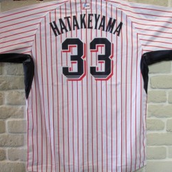東京ヤクルトスワローズ #33 畠山和洋選手に、公式戦で着用しておりましたユニフォームを頂戴致しました。