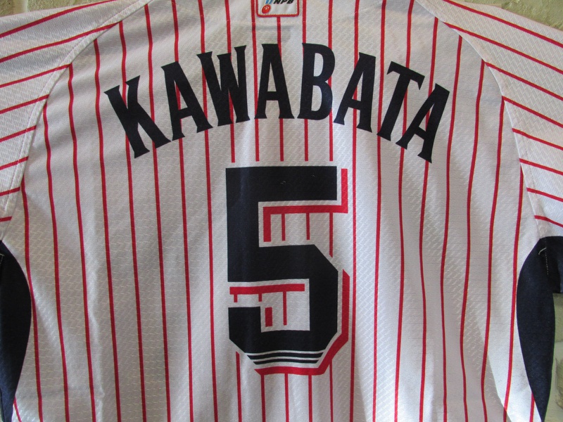 東京ヤクルトスワローズ #5 川端慎吾選手に、公式戦で着用しておりましたユニフォームを頂戴致しました。