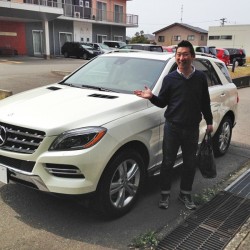石川県のU様に 新車 メルセデスベンツ ML350 希少左ハンドルをご納車させていただきました。