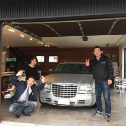 岐阜県の INFILL BOX様に クライスラー300Cツーリング をご納車させていただきました。