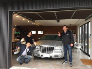 岐阜県の INFILL BOX様に クライスラー300Cツーリング をご納車させていただきました。