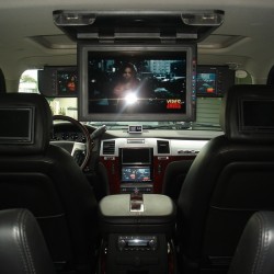 K様に、2007y キャデラック エスカレード をご納車させて頂きました。