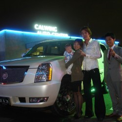 M様ファミリーに 2008y 新車 キャデラック エスカレードをご納車させて頂きました。