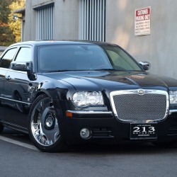 江東区のA様に クライスラー 300C をご納車させていただきました。