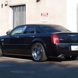 江東区のA様に クライスラー 300C をご納車させていただきました。