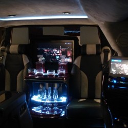 港区のT社様に RITZ DESIGN リッツデザイン エスカレード ESV リムジン をご納車させていただきました。