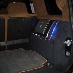 東京都品川区にお住まいのA社長に フルカスタム ハマーH3 をご納車させていただきました。