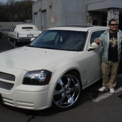 東京都小金井市にお住まいのT様のダッジマグナムを整備でお預かりさせて頂きました。