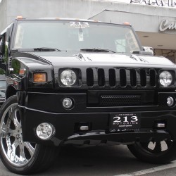 若きK社長の駆る、驚愕33モニターのハマーH2!!